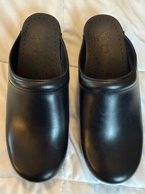 Dansko Clogs Size 38 NWOT